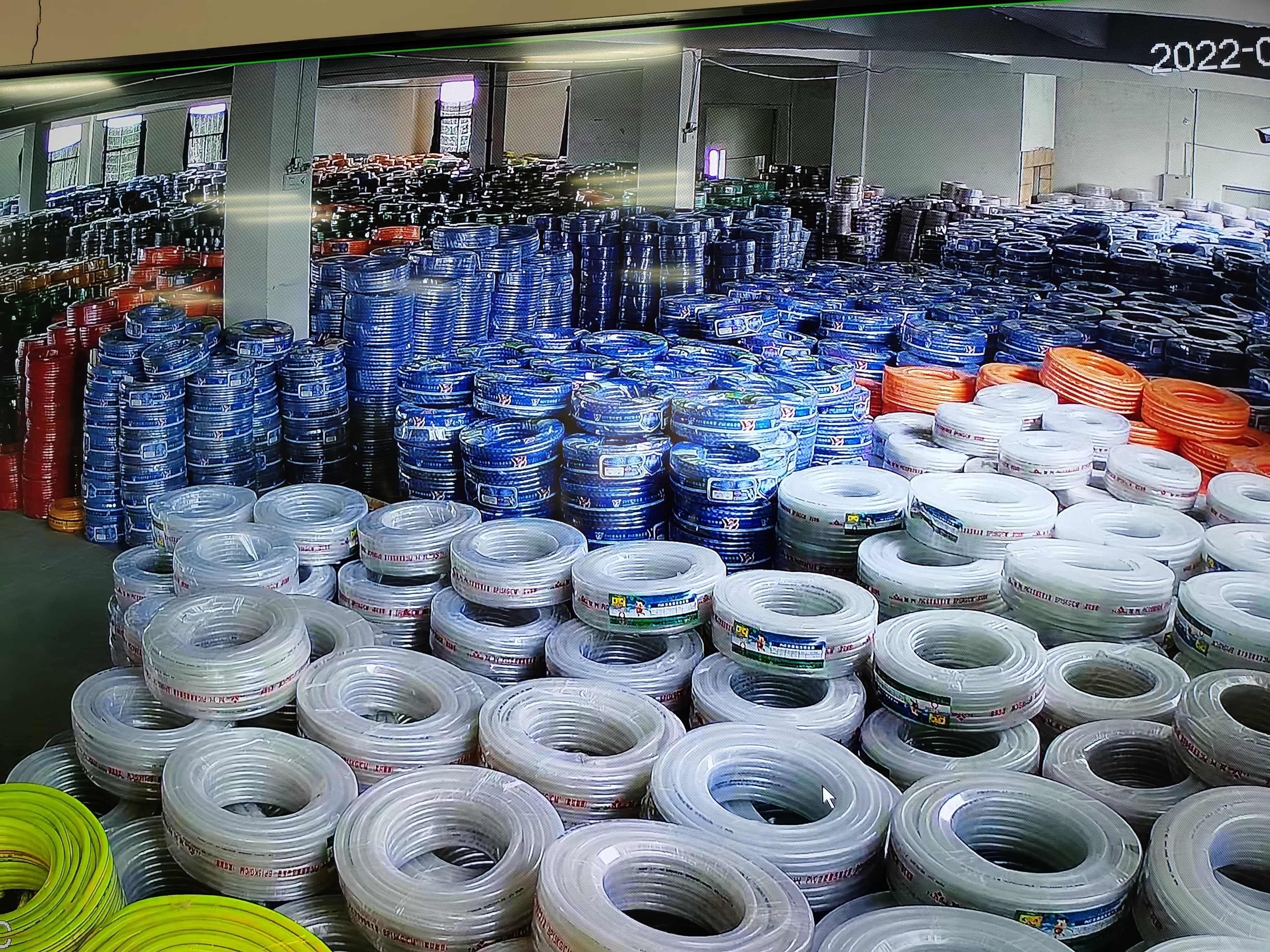 元塑成品软管仓储现场全景